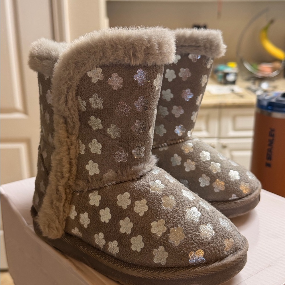 Cozy Kids Snow Boots with Floral Pattern